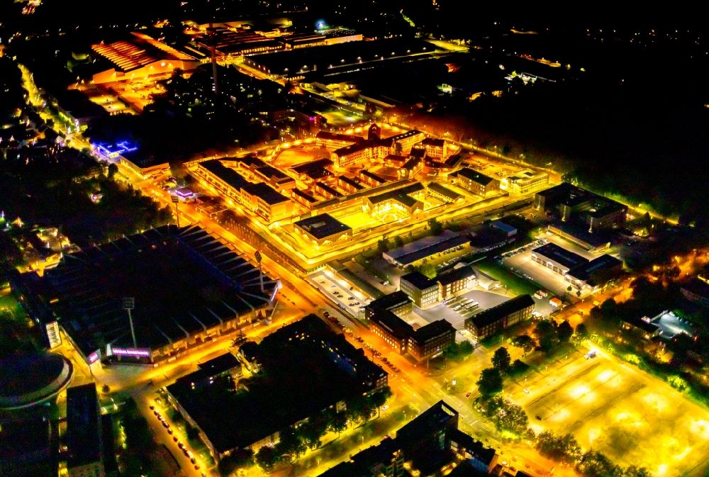 Nacht-Luftaufnahme Bochum - Nachtluftbild Sozialtherapeutische Anstalt (SothA) der Justizvollzugsanstalt JVA in Bochum im Bundesland Nordrhein-Westfalen, Deutschland