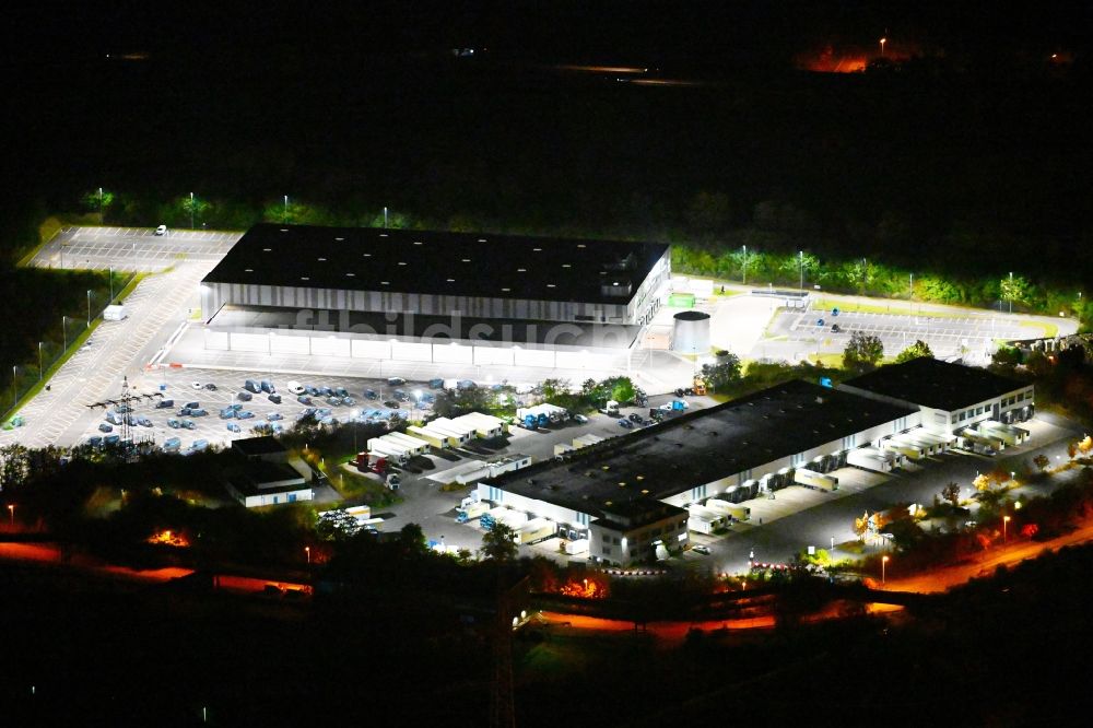 Nachtluftbild Völklingen - Nachtluftbild Speditions- Gebäude der Logistik- und Transportfirma der Kraftverkehr Nagel SE & Co. KG in Völklingen im Bundesland Saarland, Deutschland