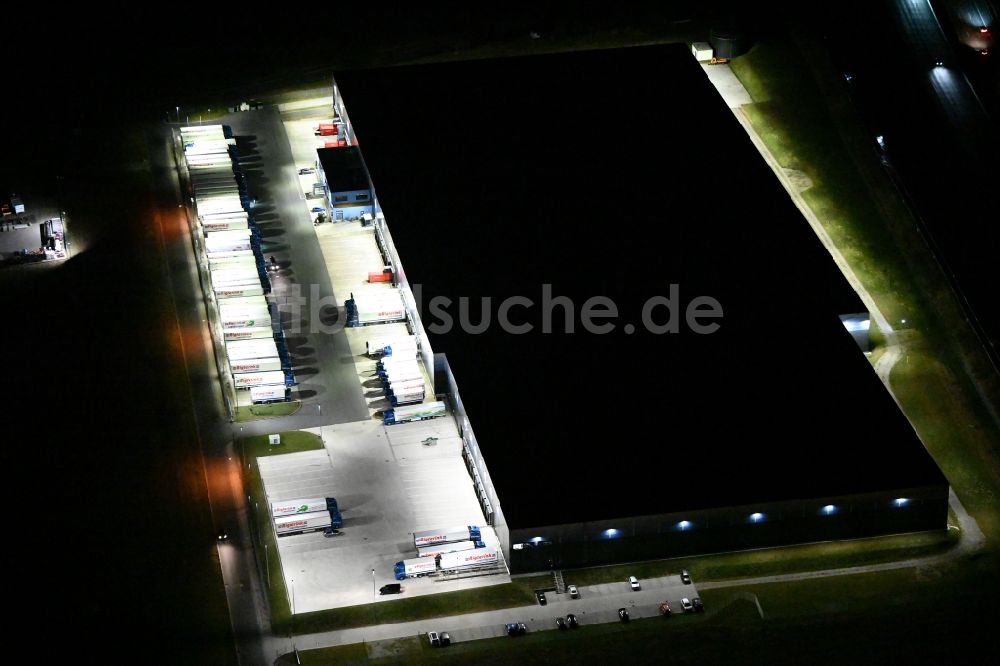 Nachtluftbild Bollberg - Nachtluftbild Speditions- Gebäude der Logistik- und Transportfirma der BR Rigterink Logistik GmbH & Co. KG in Bollberg im Bundesland Thüringen, Deutschland