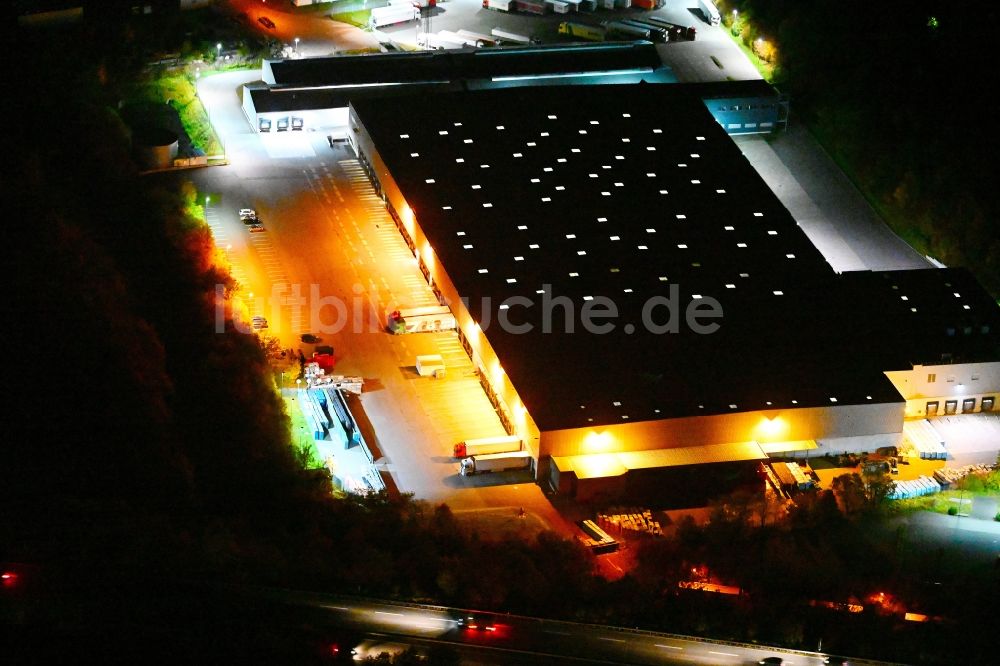 Friedrichsthal bei Nacht von oben - Nachtluftbild Speditionsgebäude der Lidl Vertriebs GmbH & Co. KG (Zentrallager) in Friedrichsthal im Bundesland Saarland, Deutschland