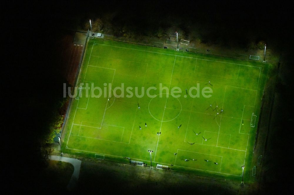 Nachtluftbild Beeskow - Nachtluftbild Sportplatz- Fussballplatz des Athletic Club Beeskow e.V. in Beeskow im Bundesland Brandenburg, Deutschland