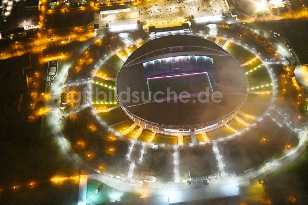 Nacht-Luftaufnahme Leipzig - Nachtluftbild Sportstätten-Gelände der Arena des Stadion in Leipzig im Bundesland Sachsen