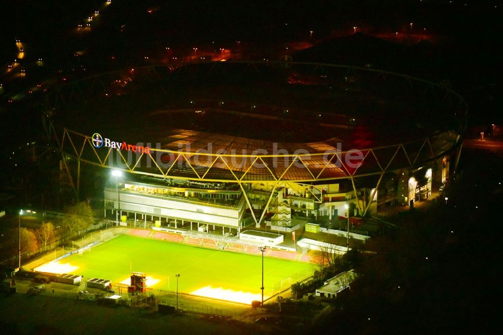 Leverkusen bei Nacht von oben - Nachtluftbild Sportstätten-Gelände des Stadion in Leverkusen im Bundesland Nordrhein-Westfalen