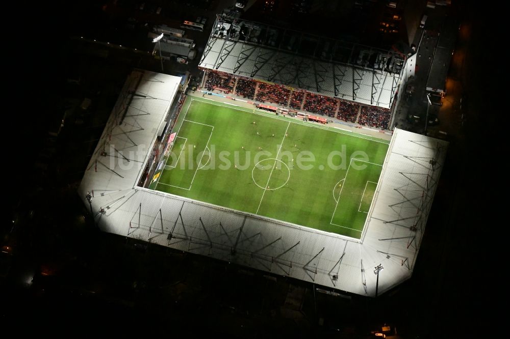 Berlin bei Nacht von oben - Nachtluftbild Stadion an der Alten Försterei im Bezirk Köpenick in Berlin