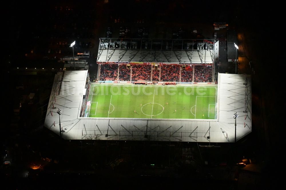 Nachtluftbild Berlin - Nachtluftbild Stadion an der Alten Försterei im Bezirk Köpenick in Berlin