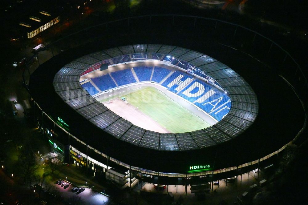 Nacht-Luftaufnahme Hannover - Nachtluftbild Stadion der HDI Arena im Stadtteil Calenberger Neustadt von Hannover in Niedersachsen