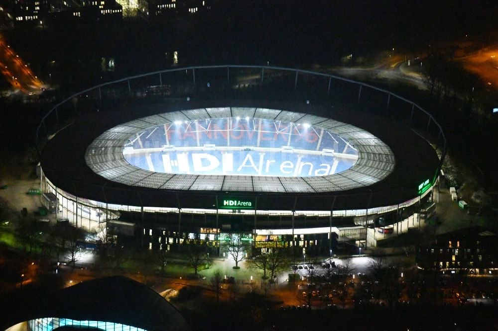 Hannover bei Nacht aus der Vogelperspektive: Nachtluftbild Stadion der HDI Arena im Stadtteil Calenberger Neustadt von Hannover in Niedersachsen