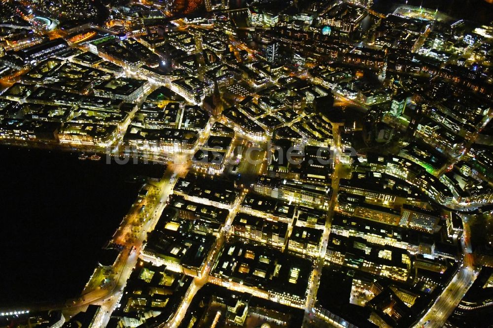 Hamburg bei Nacht von oben - Nachtluftbild Stadtansicht vom Innenstadtbereich der Altstadt in Hamburg, Deutschland