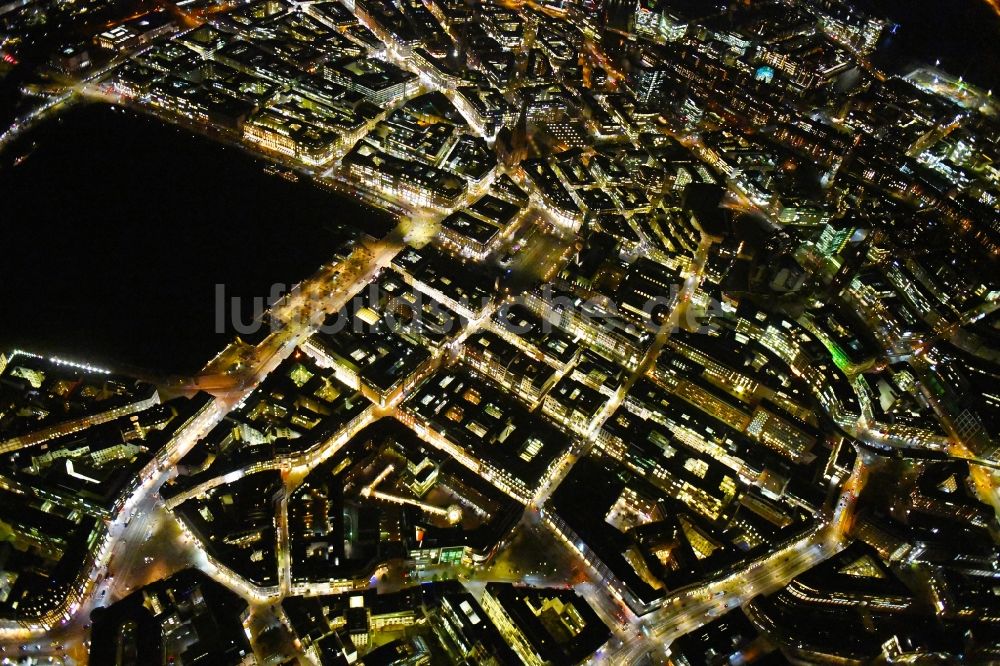 Nachtluftbild Hamburg - Nachtluftbild Stadtansicht vom Innenstadtbereich der Altstadt in Hamburg, Deutschland