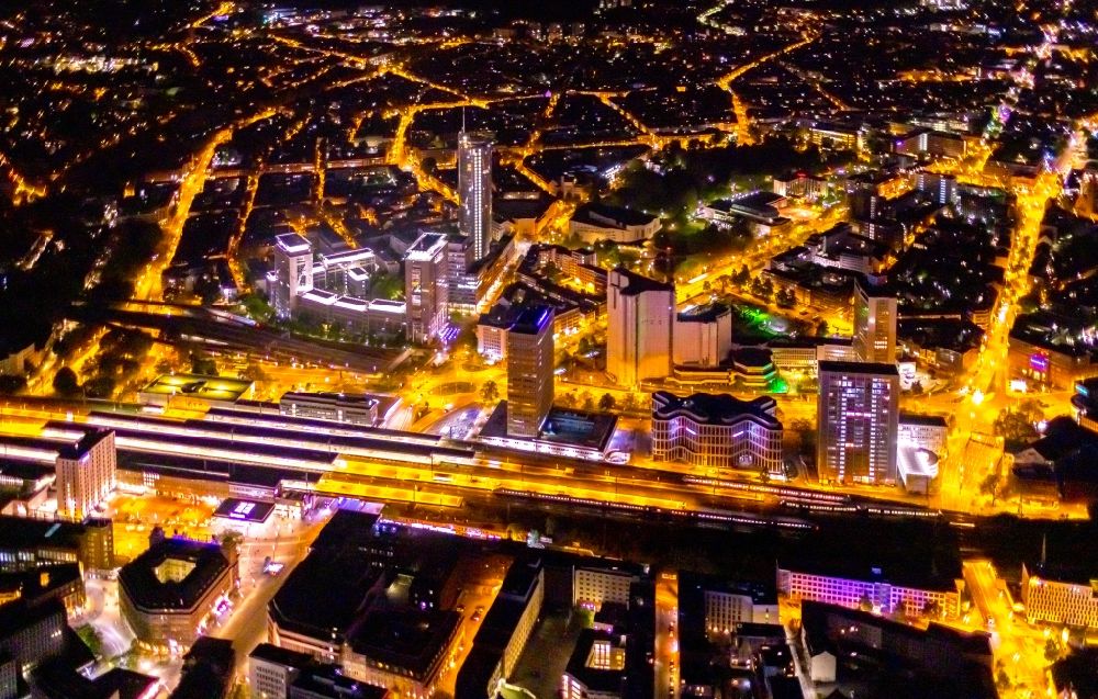 Nacht-Luftaufnahme Essen - Nachtluftbild Stadtansicht vom Innenstadtbereich in Essen im Bundesland Nordrhein-Westfalen, Deutschland