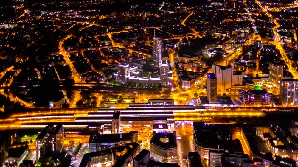 Essen bei Nacht von oben - Nachtluftbild Stadtansicht vom Innenstadtbereich in Essen im Bundesland Nordrhein-Westfalen, Deutschland