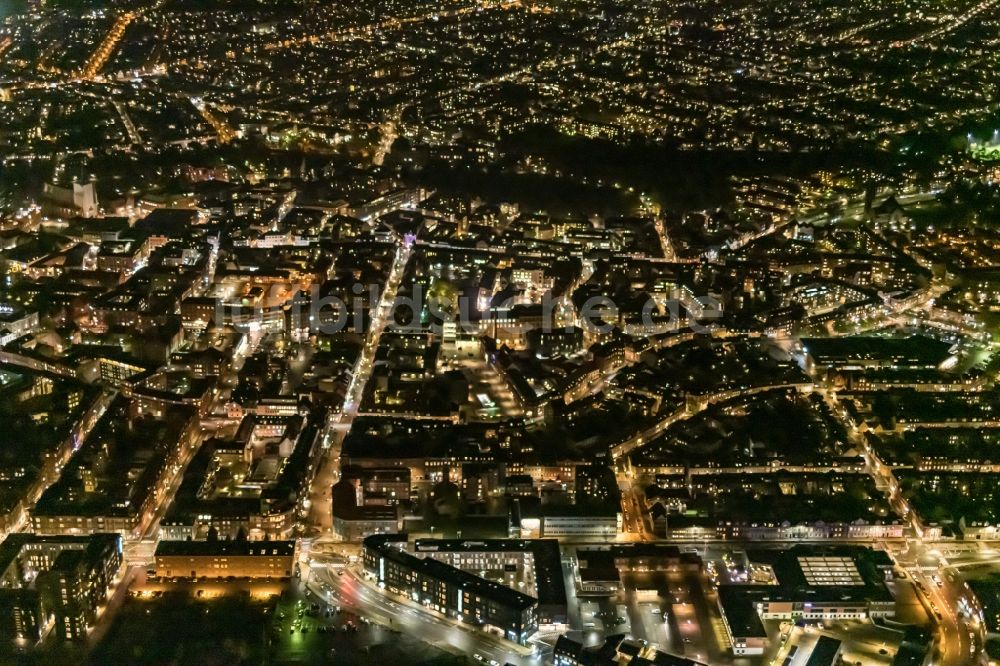 Nachtluftbild Odense - Nachtluftbild Stadtansicht vom Innenstadtbereich in Odense in Region Syddanmark, Dänemark