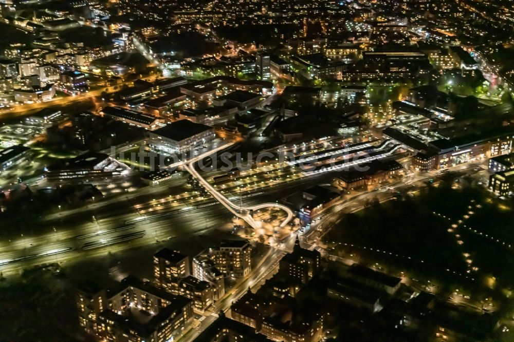 Odense bei Nacht von oben - Nachtluftbild Stadtansicht vom Innenstadtbereich in Odense in Region Syddanmark, Dänemark