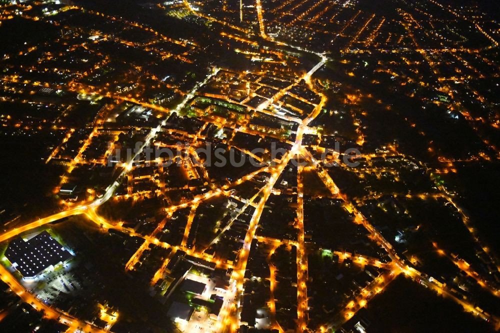 Fürstenwalde/Spree bei Nacht von oben - Nachtluftbild Stadtansicht des Innenstadtbereiches in Fürstenwalde/Spree im Bundesland Brandenburg, Deutschland