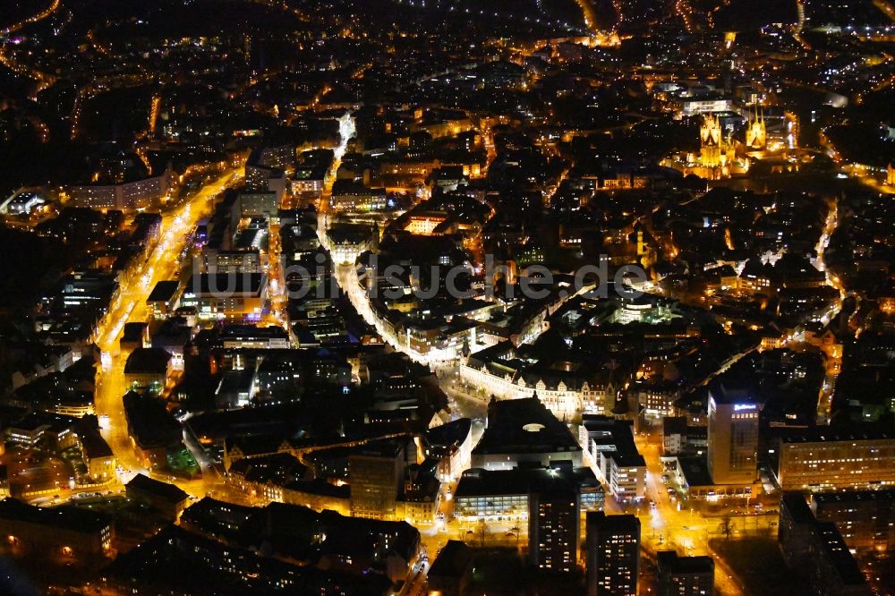 Erfurt bei Nacht von oben - Nachtluftbild Stadtansicht des Innenstadtbereiches zwischen Hauptbahnhof und Krämpfervorstadt in Erfurt im Bundesland Thüringen, Deutschland