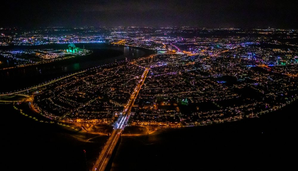 Düsseldorf bei Nacht von oben - Nachtluftbild Stadtansicht der Stadtgebiete Oberkassel und Niederkassel bei der Oberkasseler Brücke in Düsseldorf im Bundesland Nordrhein-Westfalen, Deutschland