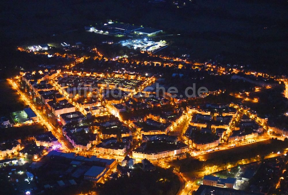 Nacht-Luftaufnahme Potsdam - Nachtluftbild Stadtrand und Außenbezirks- Wohngebiet Kirchsteigfeld in Potsdam im Bundesland Brandenburg, Deutschland