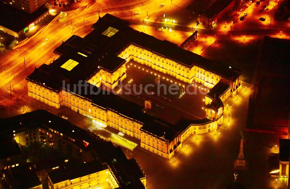 Nacht-Luftaufnahme Potsdam - Nachtluftbild Stadtschloß und Brandenburger Landtag in Potsdam im Bundesland Brandenburg