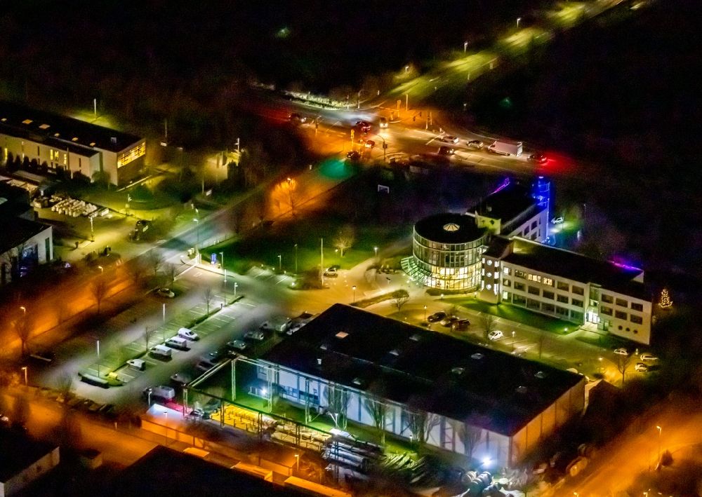 Nachtluftbild Unna - Nachtluftbild Stadtwerke- Geschäftshauses an der Heinrich-Hertz-Straße im Ortsteil Industriepark Unna in Unna im Bundesland Nordrhein-Westfalen, Deutschland