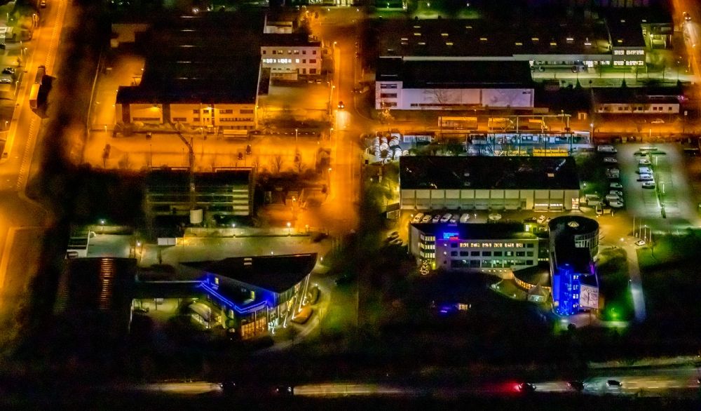 Nacht-Luftaufnahme Unna - Nachtluftbild Stadtwerke- Geschäftshauses an der Heinrich-Hertz-Straße im Ortsteil Industriepark Unna in Unna im Bundesland Nordrhein-Westfalen, Deutschland