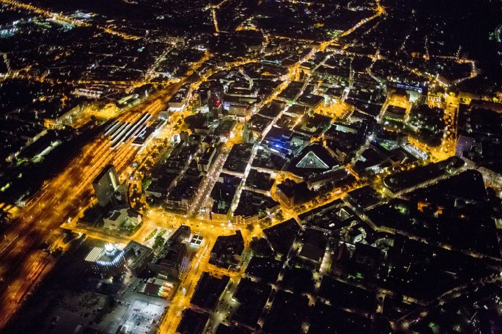 Dortmund bei Nacht von oben - Stadtzentrum von Dortmund bei Nacht im Bundesland Nordrhein-Westfalen NRW