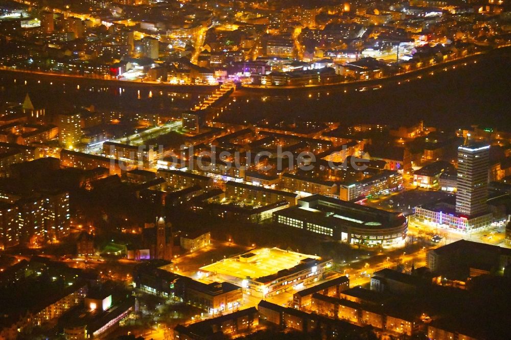 Nacht-Luftaufnahme Frankfurt (Oder) - Nachtluftbild Stadtzentrum in Frankfurt (Oder) im Bundesland Brandenburg, Deutschland