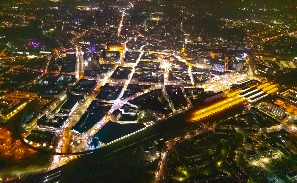 Bochum bei Nacht von oben - Nachtluftbild Stadtzentrum im Innenstadtbereich in Bochum im Bundesland Nordrhein-Westfalen, Deutschland