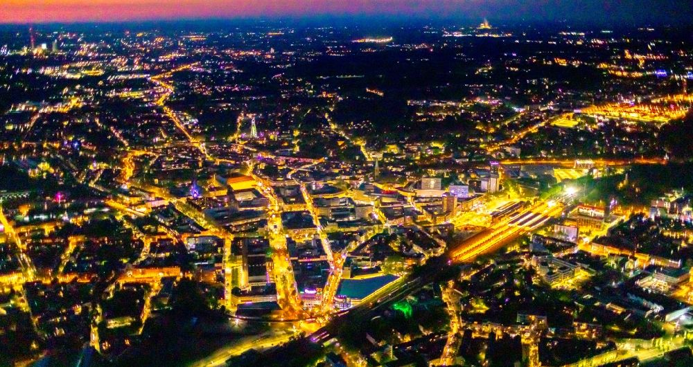 Bochum bei Nacht von oben - Nachtluftbild Stadtzentrum im Innenstadtbereich in Bochum im Bundesland Nordrhein-Westfalen, Deutschland