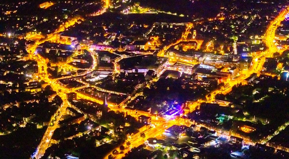 Nachtluftbild Bottrop - Nachtluftbild Stadtzentrum im Innenstadtbereich in Bottrop im Bundesland Nordrhein-Westfalen, Deutschland