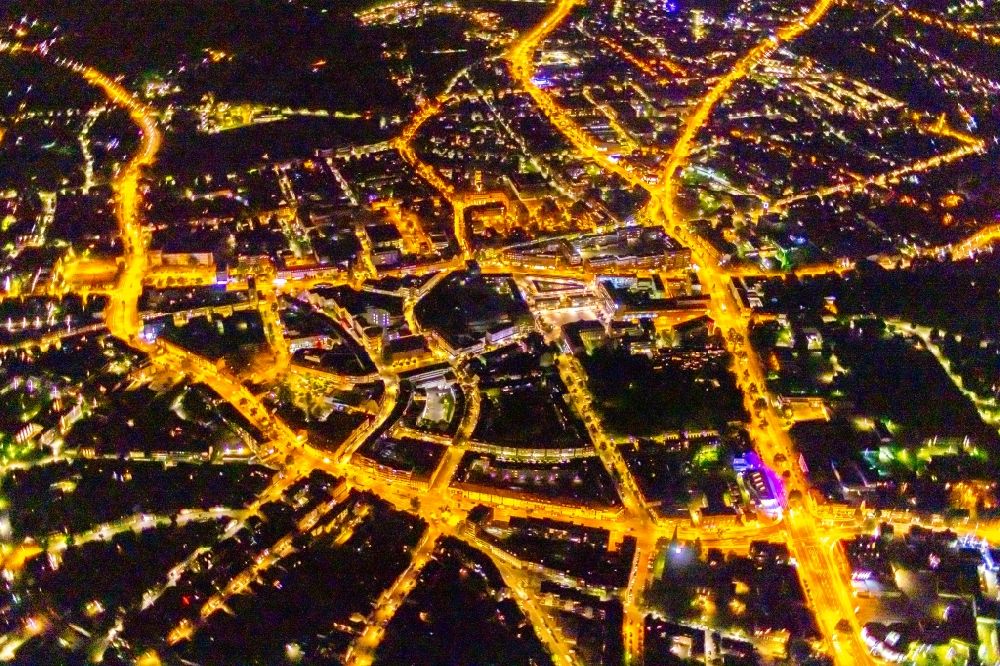 Nacht-Luftaufnahme Bottrop - Nachtluftbild Stadtzentrum im Innenstadtbereich in Bottrop im Bundesland Nordrhein-Westfalen, Deutschland
