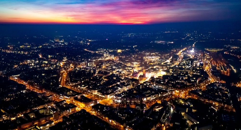 Nachtluftbild Dortmund - Nachtluftbild Stadtzentrum im Innenstadtbereich in Dortmund im Bundesland Nordrhein-Westfalen, Deutschland