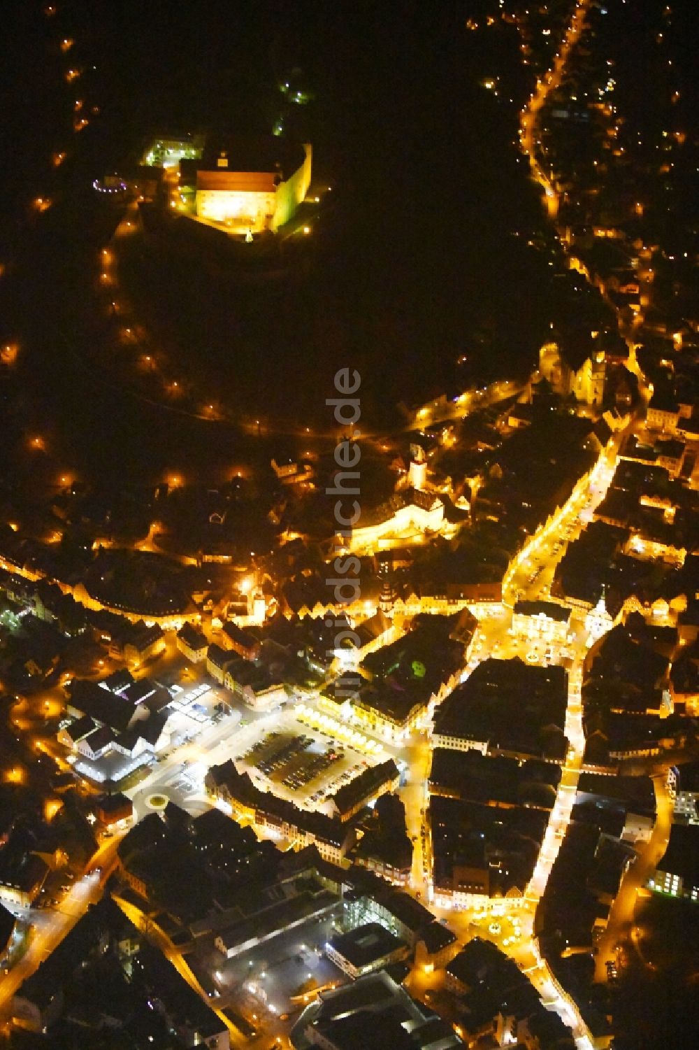 Kulmbach bei Nacht aus der Vogelperspektive: Nachtluftbild Stadtzentrum im Innenstadtbereich in Kulmbach im Bundesland Bayern, Deutschland