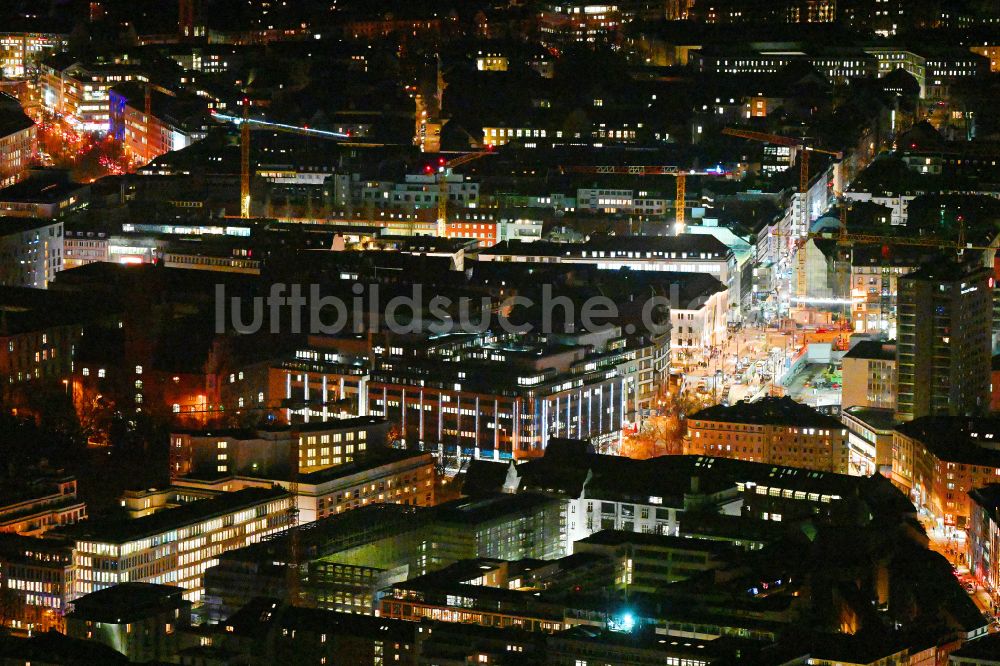 Nacht-Luftaufnahme München - Nachtluftbild Stadtzentrum im Innenstadtbereich in München im Bundesland Bayern, Deutschland