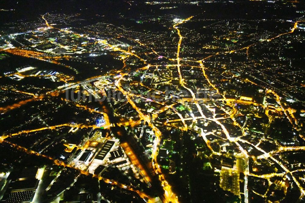 Nachtluftbild Osnabrück - Nachtluftbild Stadtzentrum im Innenstadtbereich in Osnabrück im Bundesland Niedersachsen, Deutschland