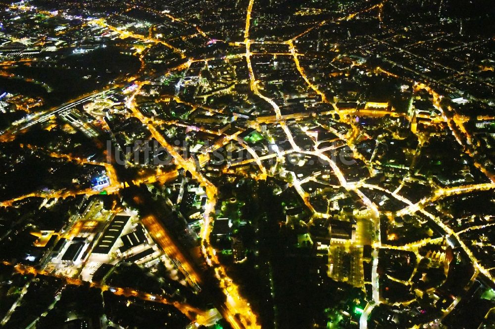 Nacht-Luftaufnahme Osnabrück - Nachtluftbild Stadtzentrum im Innenstadtbereich in Osnabrück im Bundesland Niedersachsen, Deutschland
