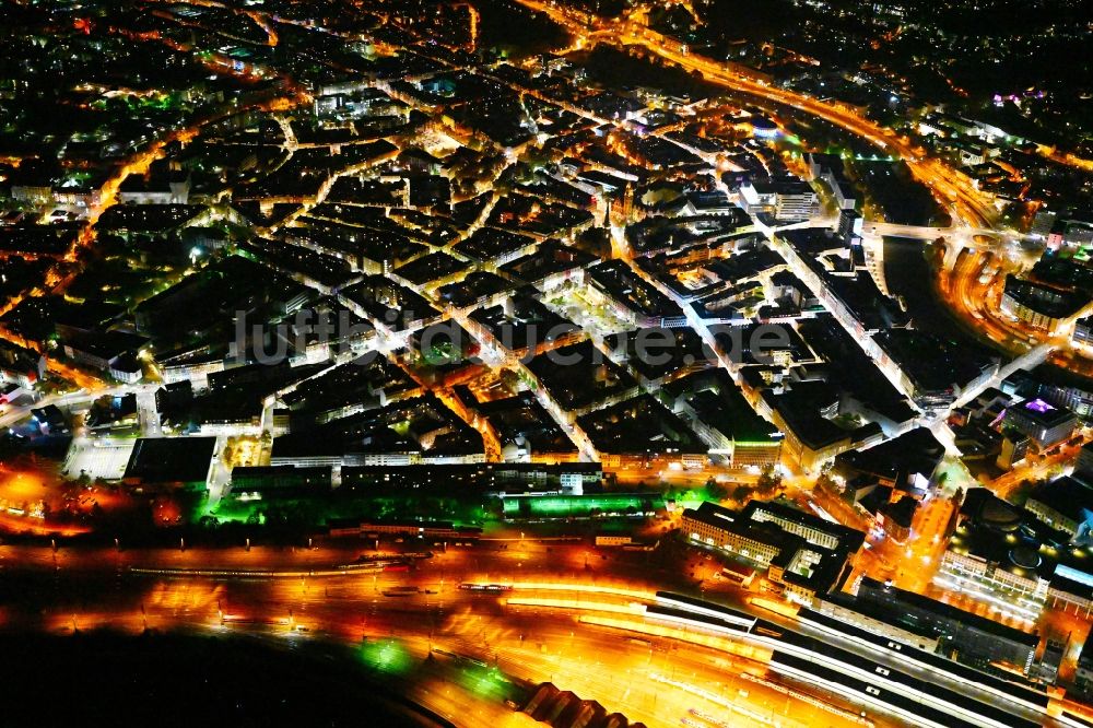 Saarbrücken bei Nacht von oben - Nachtluftbild Stadtzentrum im Innenstadtbereich in Saarbrücken im Bundesland Saarland, Deutschland