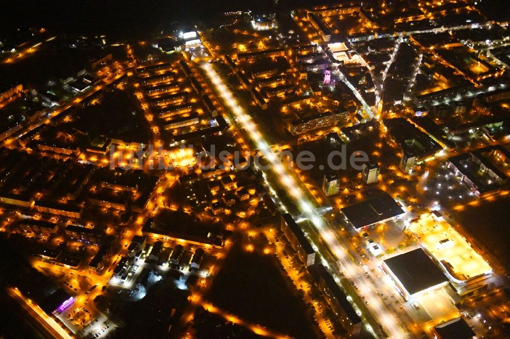 Schwedt/Oder bei Nacht von oben - Nachtluftbild Stadtzentrum im Innenstadtbereich in Schwedt/Oder im Bundesland Brandenburg, Deutschland