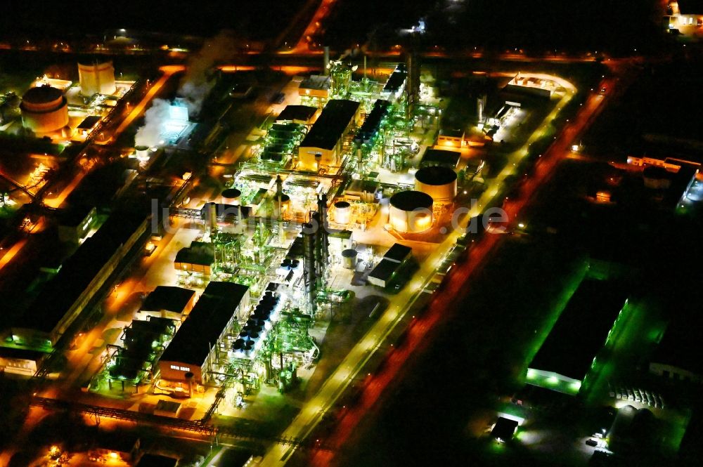 Nachtluftbild Apollensdorf - Nachtluftbild Stickstoffwerk Piesteritz im Agro-Chemie Park Priesteritz im Bundesland Sachsen-Anhalt
