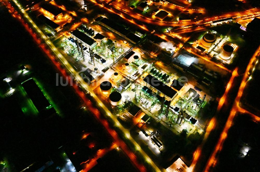 Nacht-Luftaufnahme Apollensdorf - Nachtluftbild Stickstoffwerk Piesteritz im Agro-Chemie Park Priesteritz im Bundesland Sachsen-Anhalt