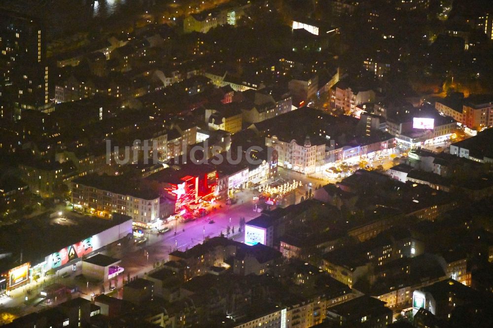 Nachtluftbild Hamburg - Nachtluftbild Straßenführung der bekannten Flaniermeile Große Freiheit in Hamburg