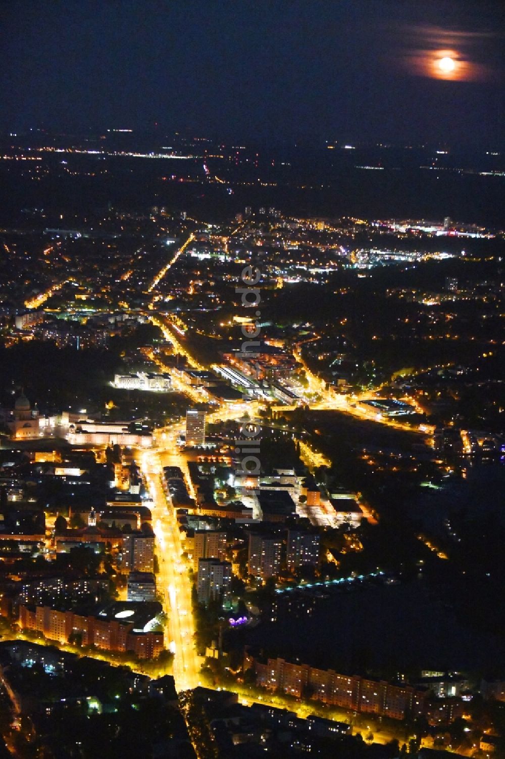 Nacht-Luftaufnahme Potsdam - Nachtluftbild Straßenführung Breite Straße im Ortsteil Nördliche Innenstadt in Potsdam im Bundesland Brandenburg, Deutschland
