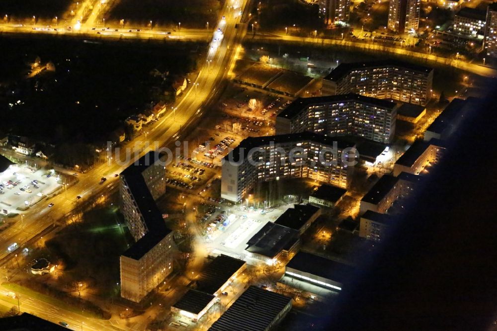 Nacht-Luftaufnahme Erfurt - Nachtluftbild Straßenführung der Nordhäuser Straße im Ortsteil Berliner Platz in Erfurt im Bundesland Thüringen, Deutschland