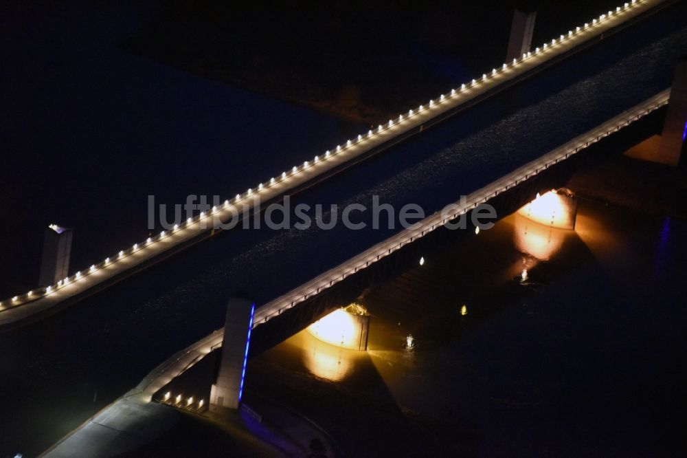 Nachtluftbild Hohenwarthe - Nachtluftbild Trogbrücke am Wasserstraßenkreuz MD bei Hohenwarthe in Sachsen-Anhalt
