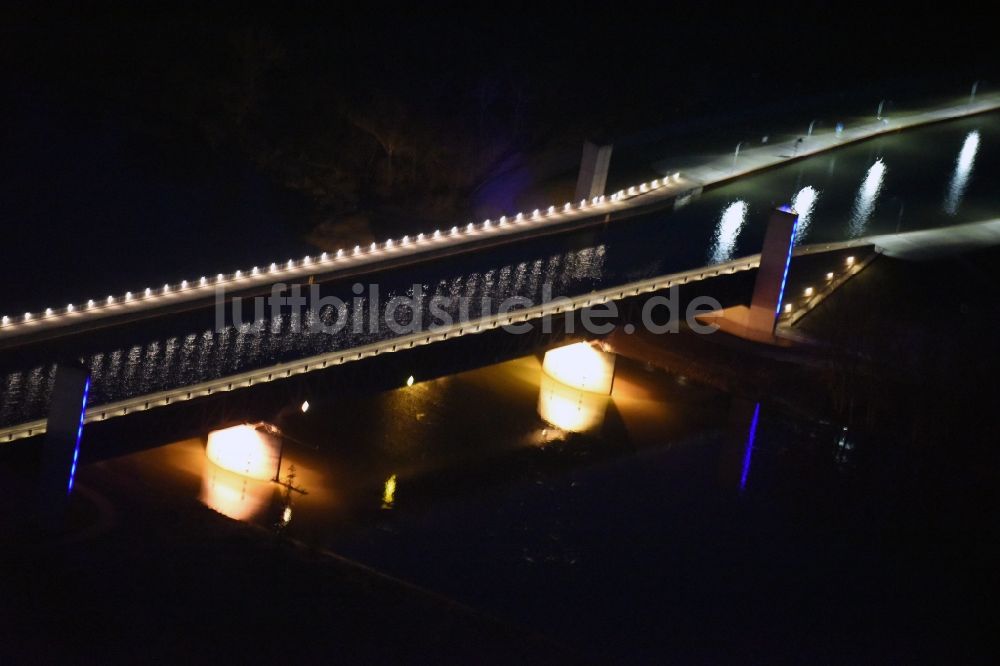 Nacht-Luftaufnahme Hohenwarthe - Nachtluftbild Trogbrücke am Wasserstraßenkreuz MD bei Hohenwarthe in Sachsen-Anhalt