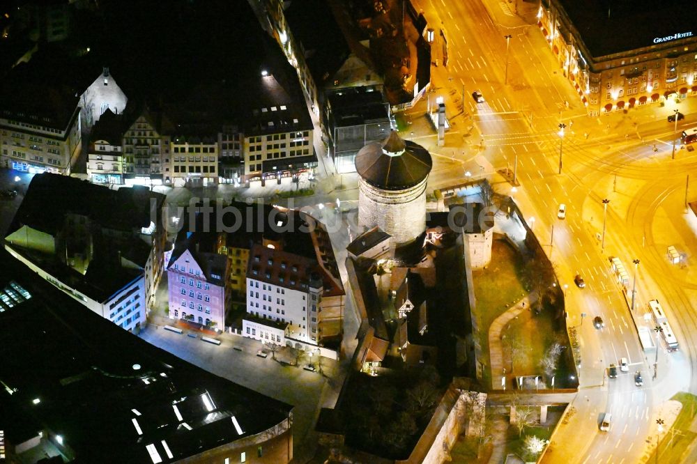 Nürnberg bei Nacht von oben - Nachtluftbild Turm- Bauwerk Frauentorturm in Nürnberg im Bundesland Bayern, Deutschland