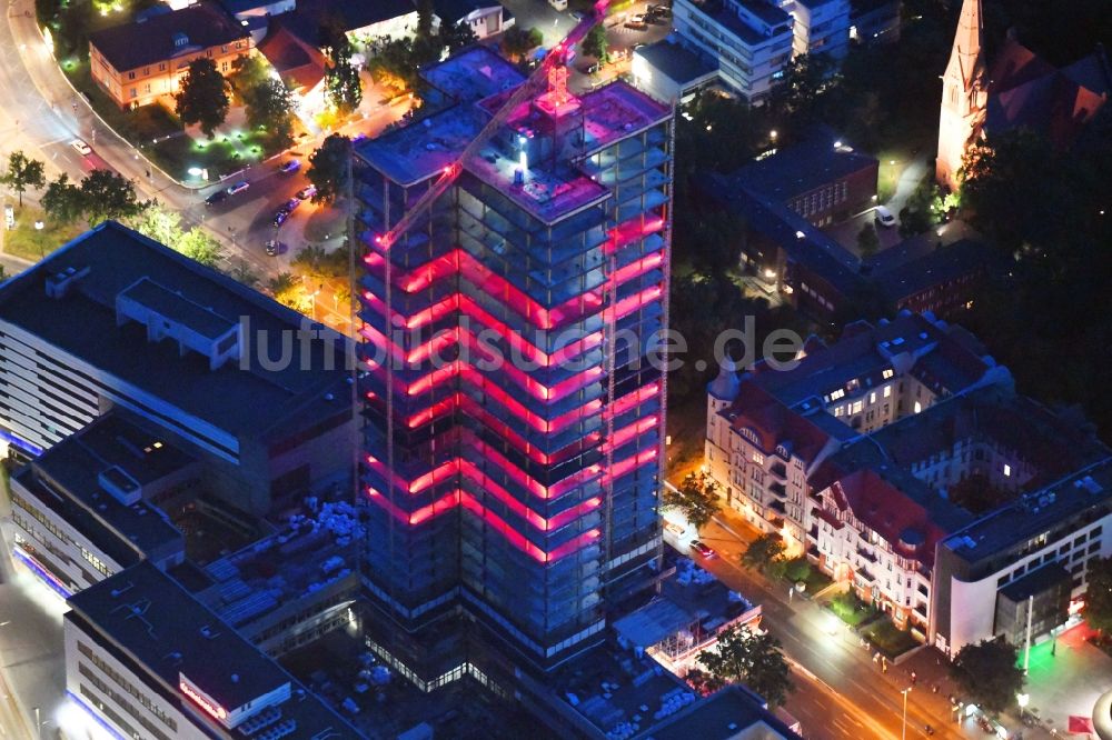 Berlin bei Nacht von oben - Nachtluftbild Umbau Hochhaus- Gebäude Steglitzer Kreisel im Bezirk Steglitz in Berlin