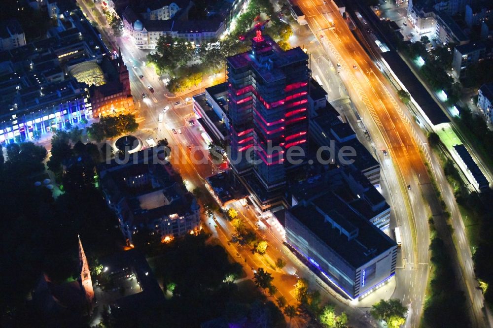 Nachtluftbild Berlin - Nachtluftbild Umbau Hochhaus- Gebäude Steglitzer Kreisel im Bezirk Steglitz in Berlin