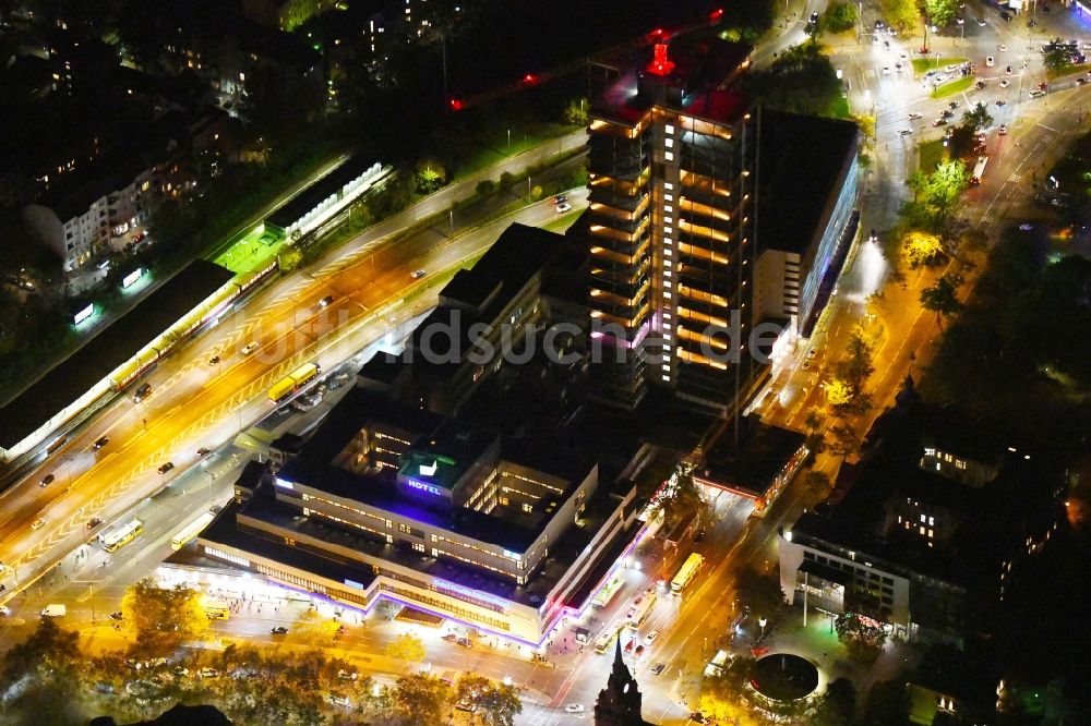 Nachtluftbild Berlin - Nachtluftbild Umbau Hochhaus- Gebäude Steglitzer Kreisel im Bezirk Steglitz in Berlin