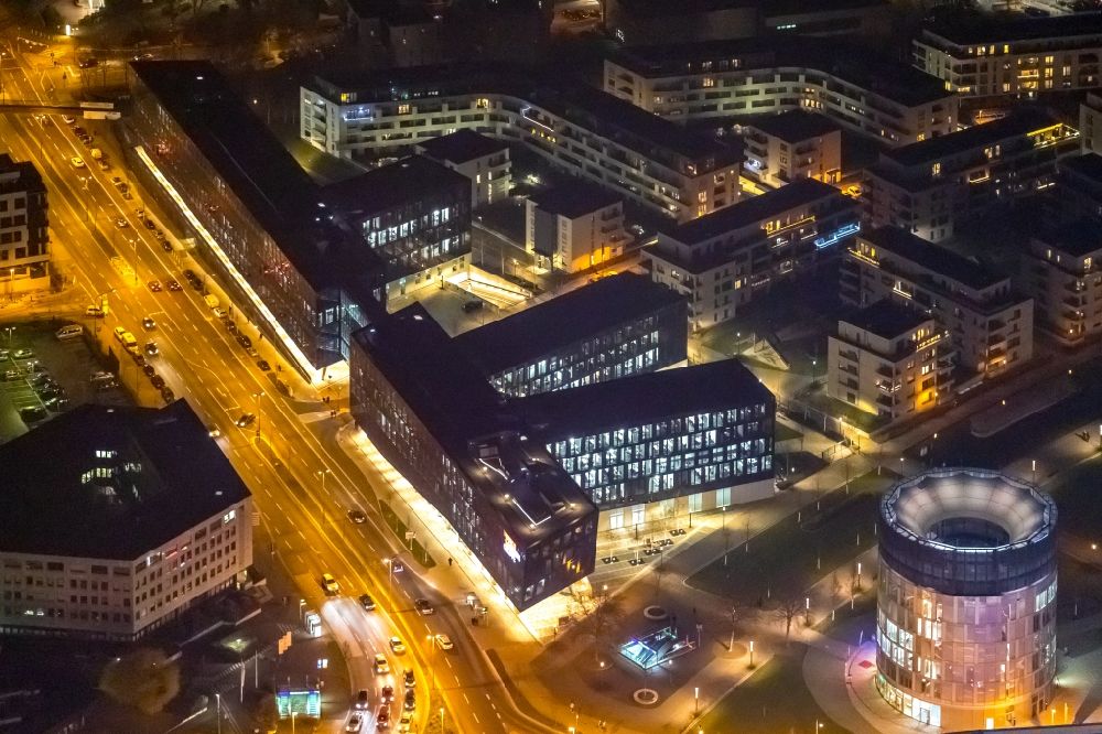 Essen bei Nacht von oben - Nachtluftbild Unternehmen- Verwaltungsgebäude der Funke Mediengruppe in Essen im Bundesland Nordrhein-Westfalen, Deutschland