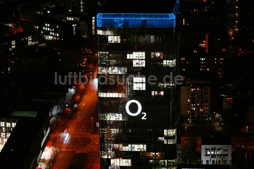 Nachtluftbild München - Nachtluftbild Uptown O2 - Hochhaus am Georg-Brauchle-Ring im Stadtteil Moosach in München im Bundesland Bayern